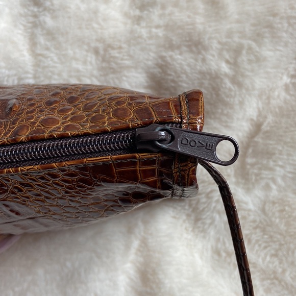 🌟5/$15 or FREE! VINTAGE faux leather crocodile embossed brown crossbody bag - Picture 8 of 10